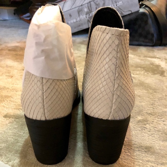 Steve Madden Petra Open Side Bootie - White Snake - Picture 5 of 8